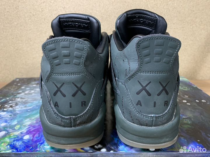 Jordan 4 x kaws