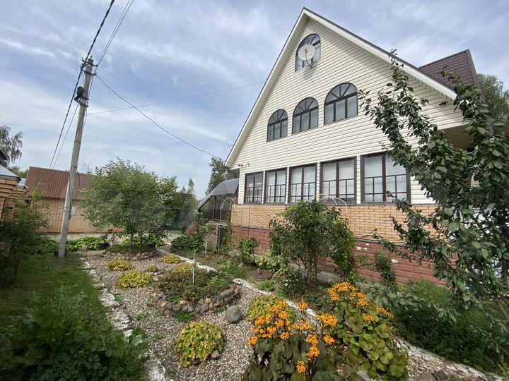 Дом 190 м² на участке 8 сот.