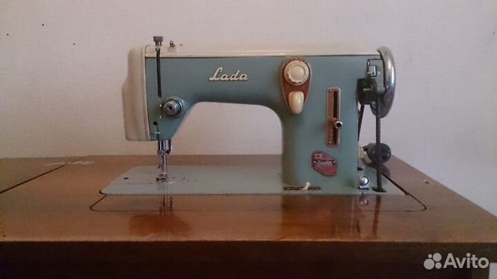 Швейная машина LADA 236-1