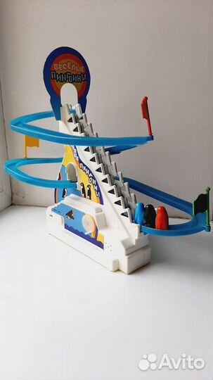 Игрушка механическая Весёлые пингвины 1996