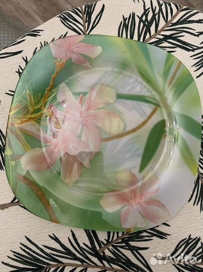 Стеклянное блюдо зеленое