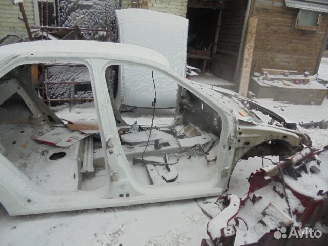 Боковина кузова правая Renault Logan I