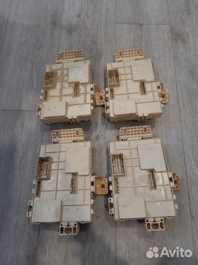 Блок предохранителей салонный