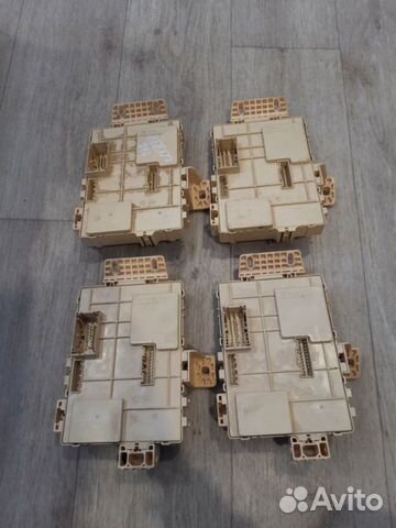 Блок предохранителей салонный