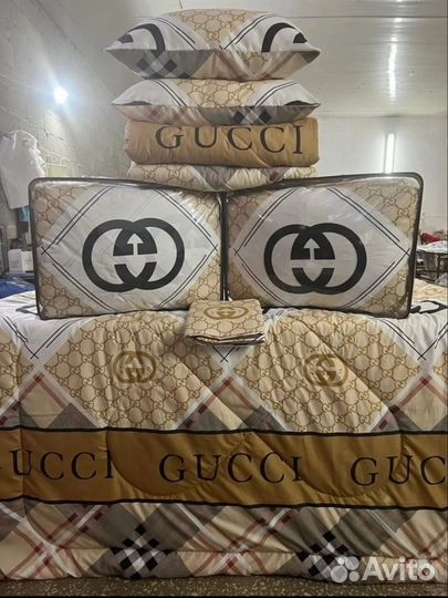 Комплект постельного белья с одеялом и подушками