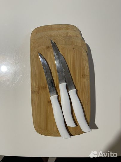 Комплект дошечек и ножей для стейка