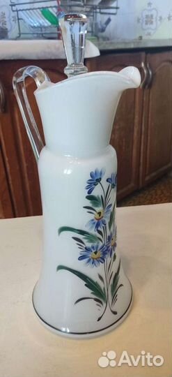 Большой кувшин из молочного стекла СССР