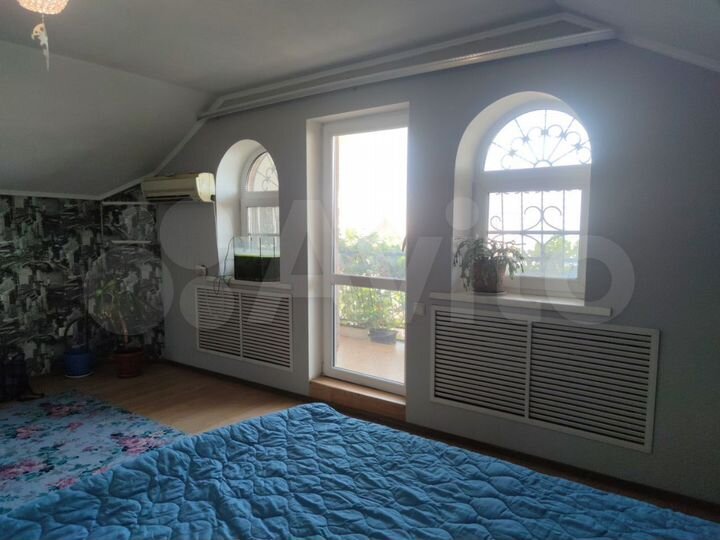 Дом 180 м² на участке 1 сот.