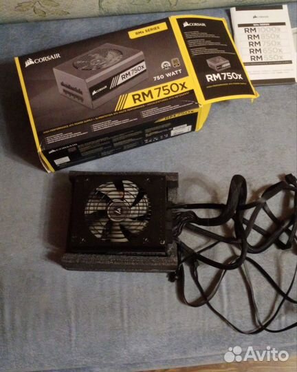 Топовый блок питания Corsair Rm750x