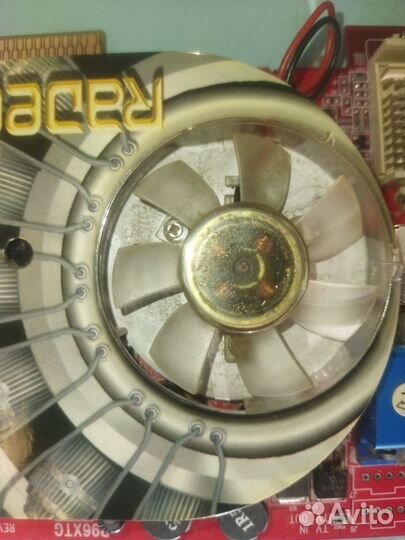 Видеокарта radeon 9600XT рабочая не много пыли