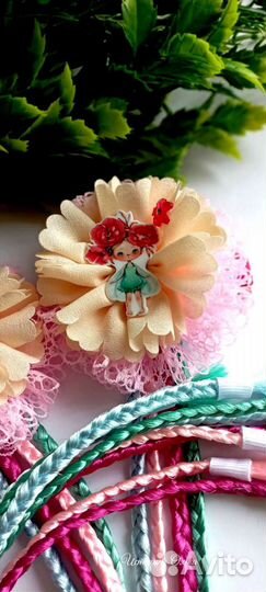 Бантики для волос с цветными косичками