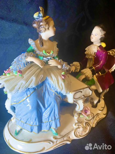 Фарфоровая статуэтка