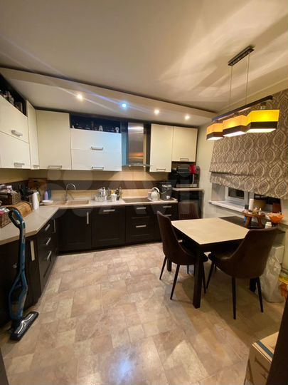 2-к. квартира, 70 м², 6/17 эт.