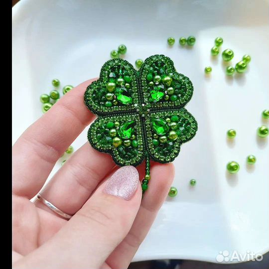 Брошь из бисера