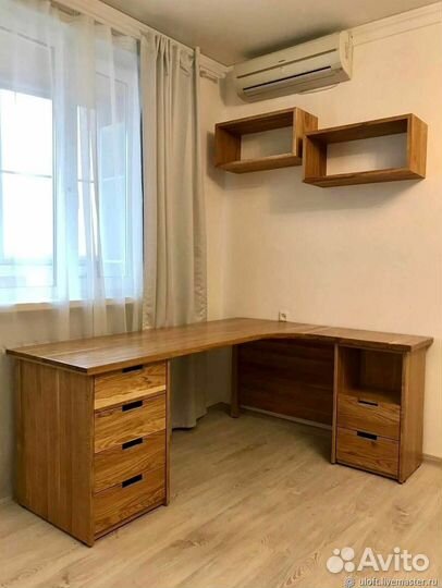 Рабочий стол у окна на заказ