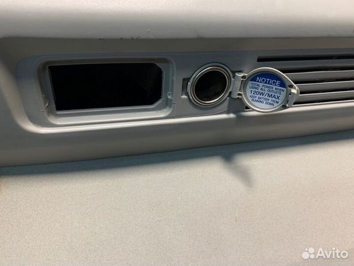 Обшивка багажника задняя левая Lexus Rx 350