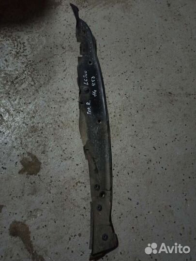 Пыльник крыла правый передний Toyota Land Cruiser