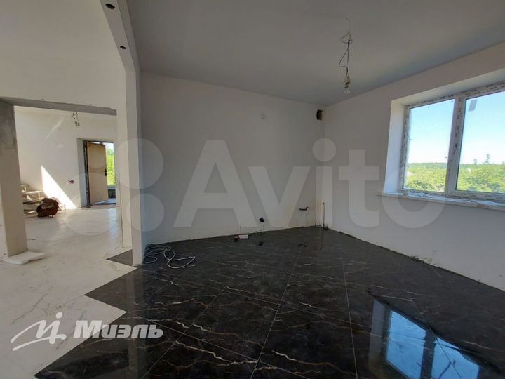 Дом 213 м² на участке 5,5 сот.