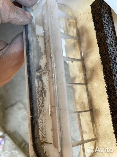 Решетка вентиляционная задняя левая Toyota Land