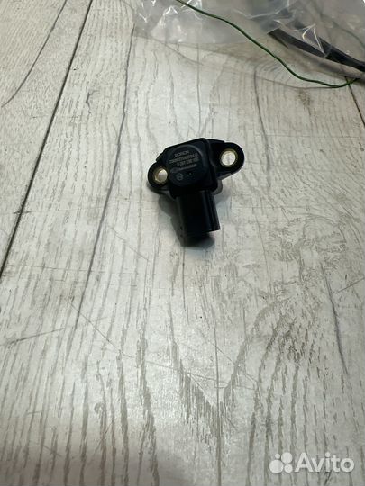 Датчик давления воздуха MB A0061539928