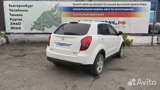 Накладка центральной консоли правая Ssang Yong Act