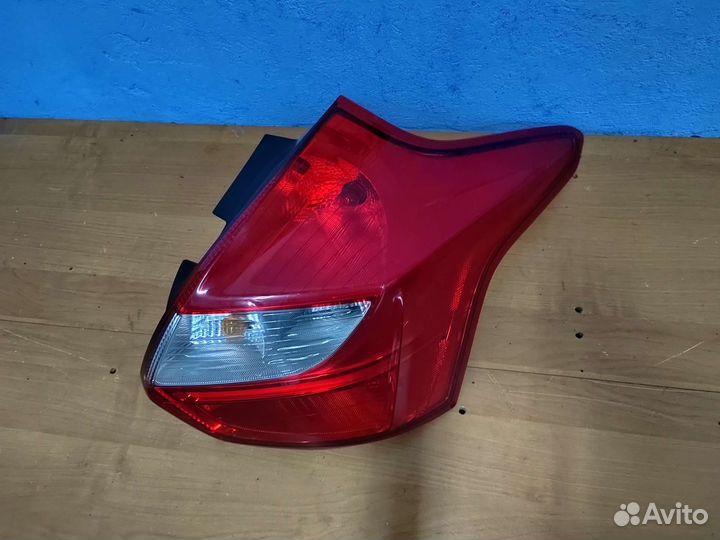 Фонарь задний Форд Фокус 3 дорестайлинг