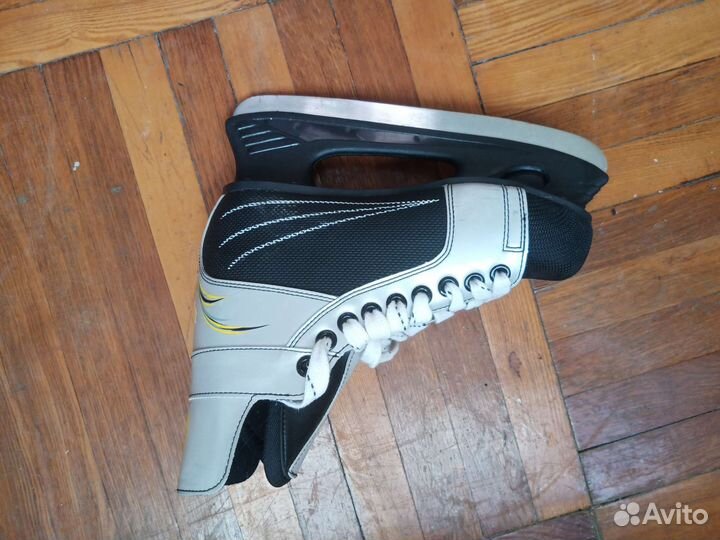 Коньки хоккейные