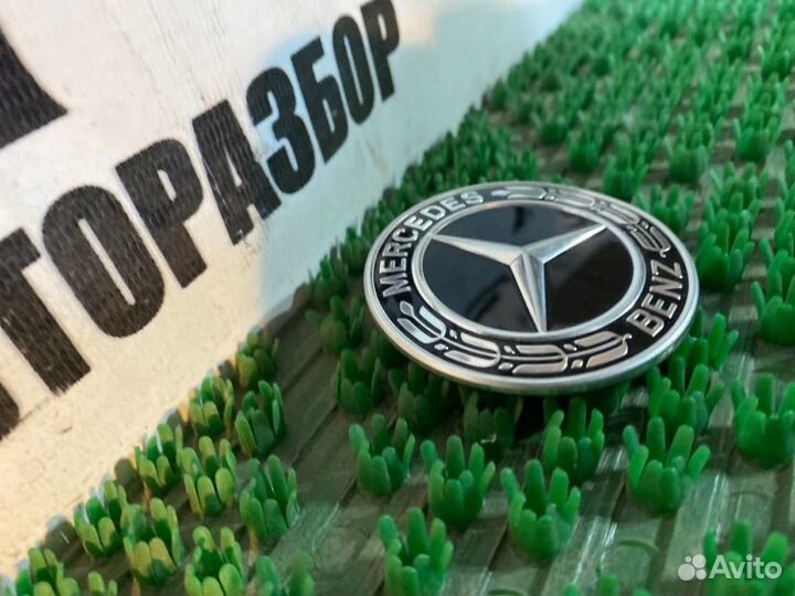 Эмблема Mercedes-Benz