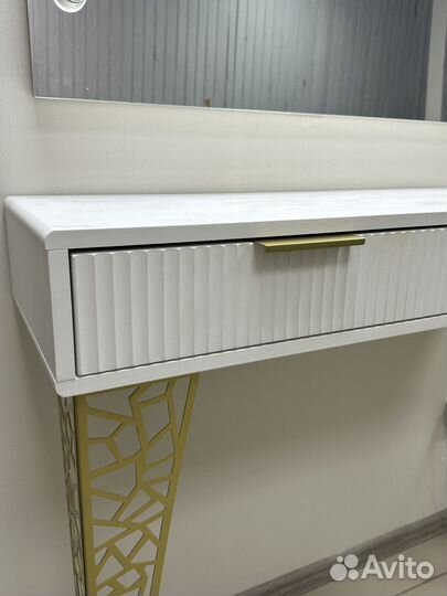 Туалетный столик консоль