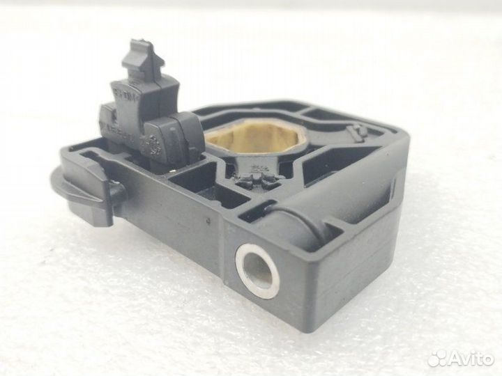 Кронштейн радиатора передний левый Bmw 3-Series