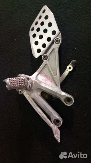 Подножка правая передняя Honda CBR 1000 RR 04-06