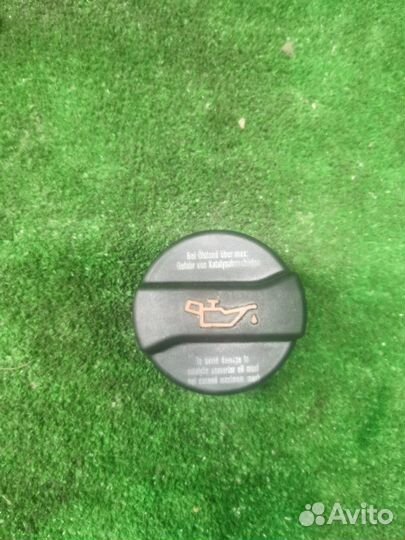 Крышка маслозаливной горловины Volkswagen Touareg