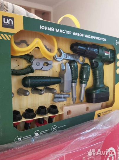 Много игрушек, конструктор магнитный