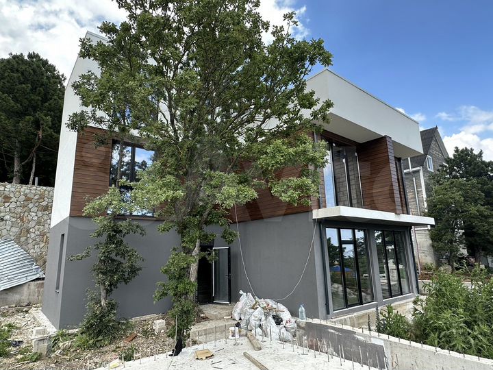 Дом 287 м² на участке 3,8 сот.