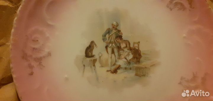 Старинная декоративная тарелка. Фарфор
