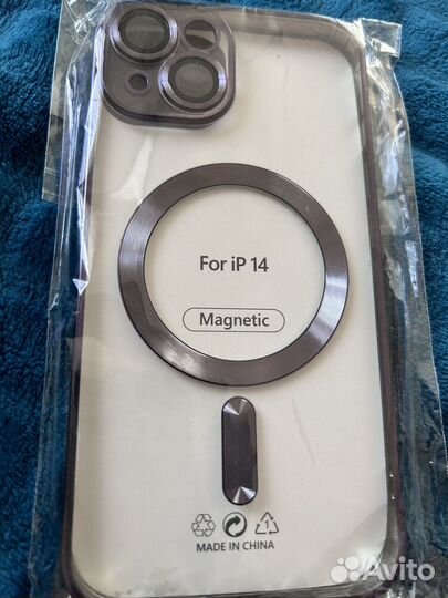 Чехол на iPhone 14