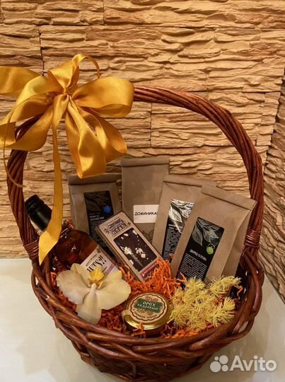 Коробочки чая, сладкие подарки. Новый год