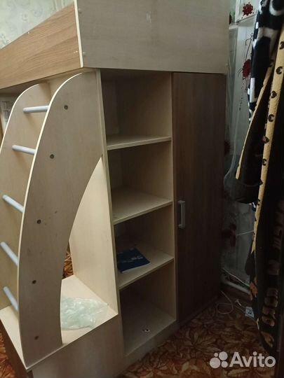 Двухъярусная кровать