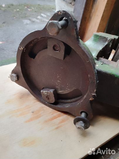 Тиски слесарные бу СССР