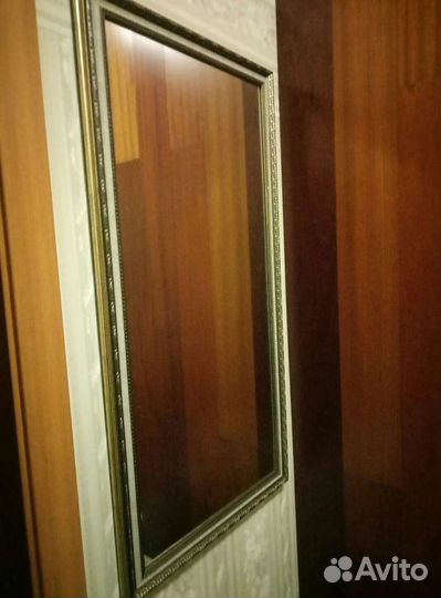 Зеркало в багетной раме. Новое