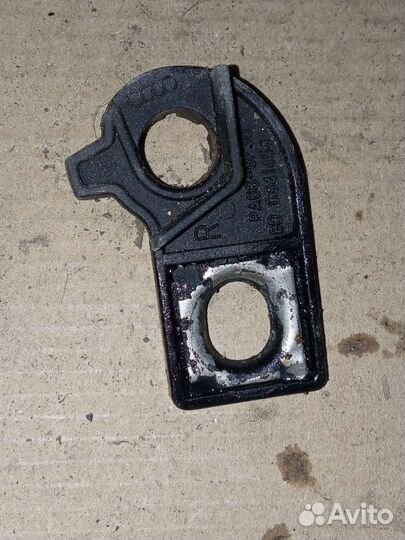 Audi A4 B5 крепление фары