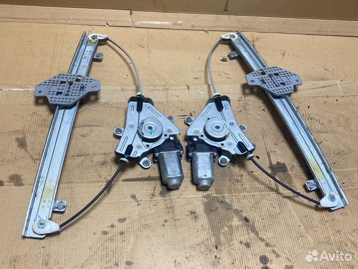 Стеклоподъемник передний Hyundai Solaris 1