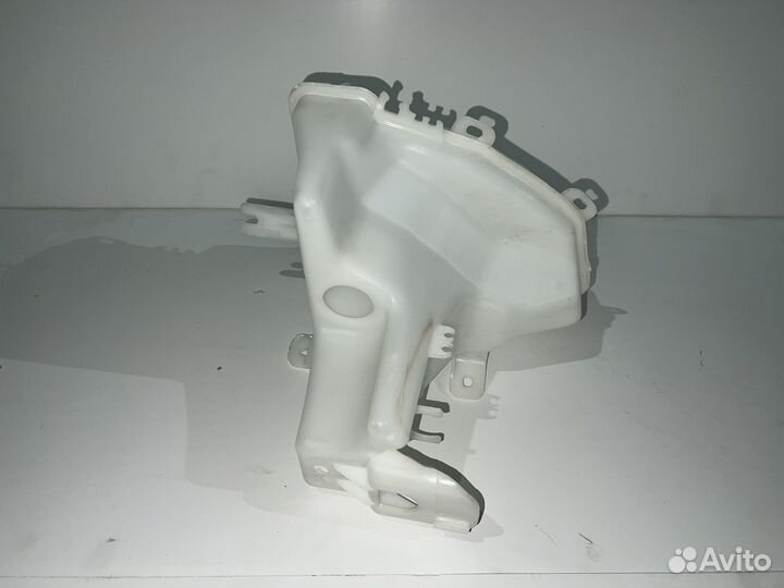 Бачок стелоомывателя Kia Rio 3, Hyundai Solaris 1