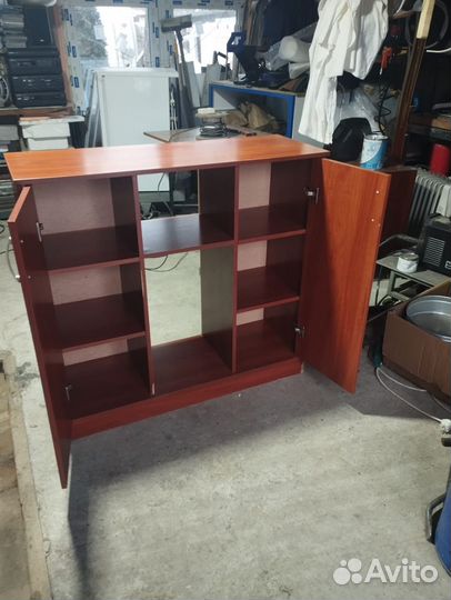 Комод с полочками