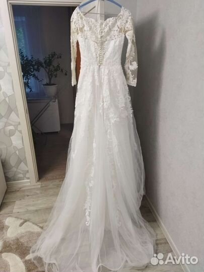 Свадебное платье со шлейфом