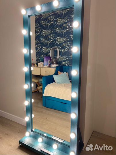 Гримерное зеркало с подсветкой