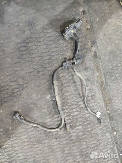 Плюсовая клема Kia Cerato 3 Yd