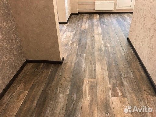 Укладка линолеума и плинтусов