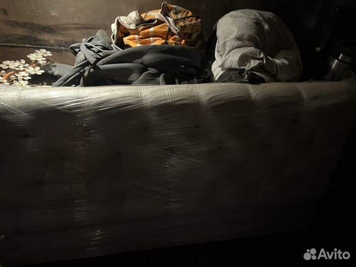 Кровать двухспальная с матрасом