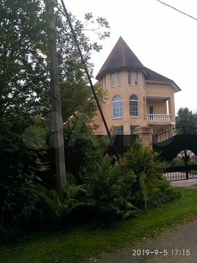 Коттедж 450 м² на участке 10 сот.